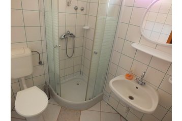 Hungría Privát Füzér, Exterior